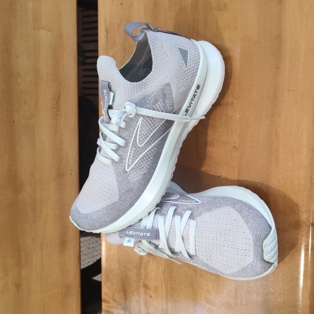 Brooks Levitate 5 Stealthfit running shoes size 6 dual gray and green